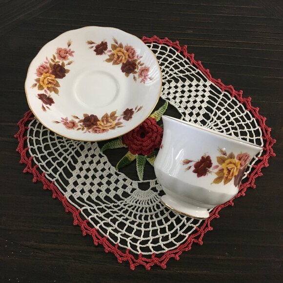 Queen Anne England White Porcelain Tricolour Rose Teacup & Saucer - Picture 4 of 10